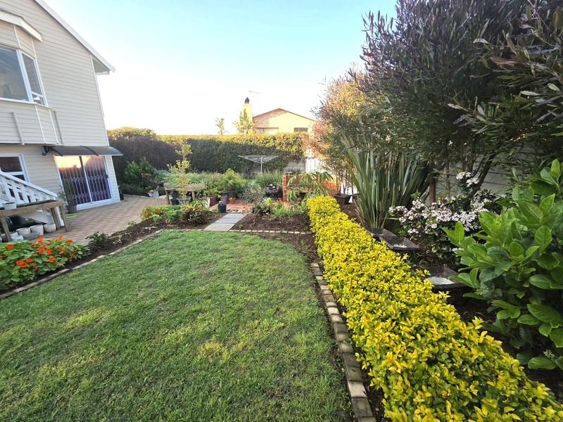 5 Bedroom Property for Sale in Outeniqua Strand Western Cape